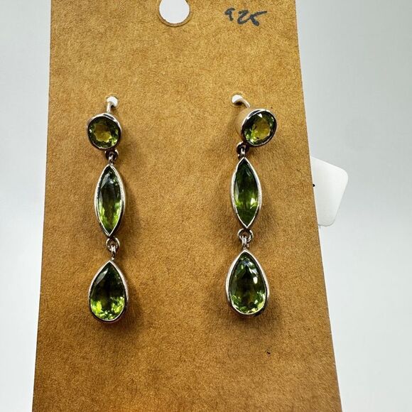 Stunning peridot and solid Sterling silver dangle earrings! - Picture 9 of 9